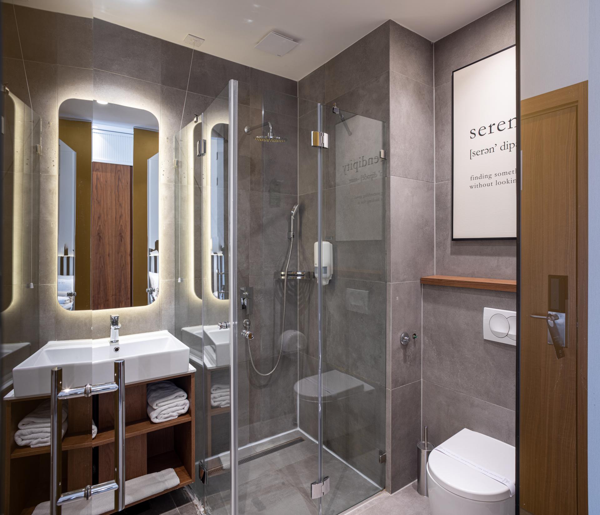11.jpg - Deluxe Double or Twin Room with Balcony - Maison Royale Beograd